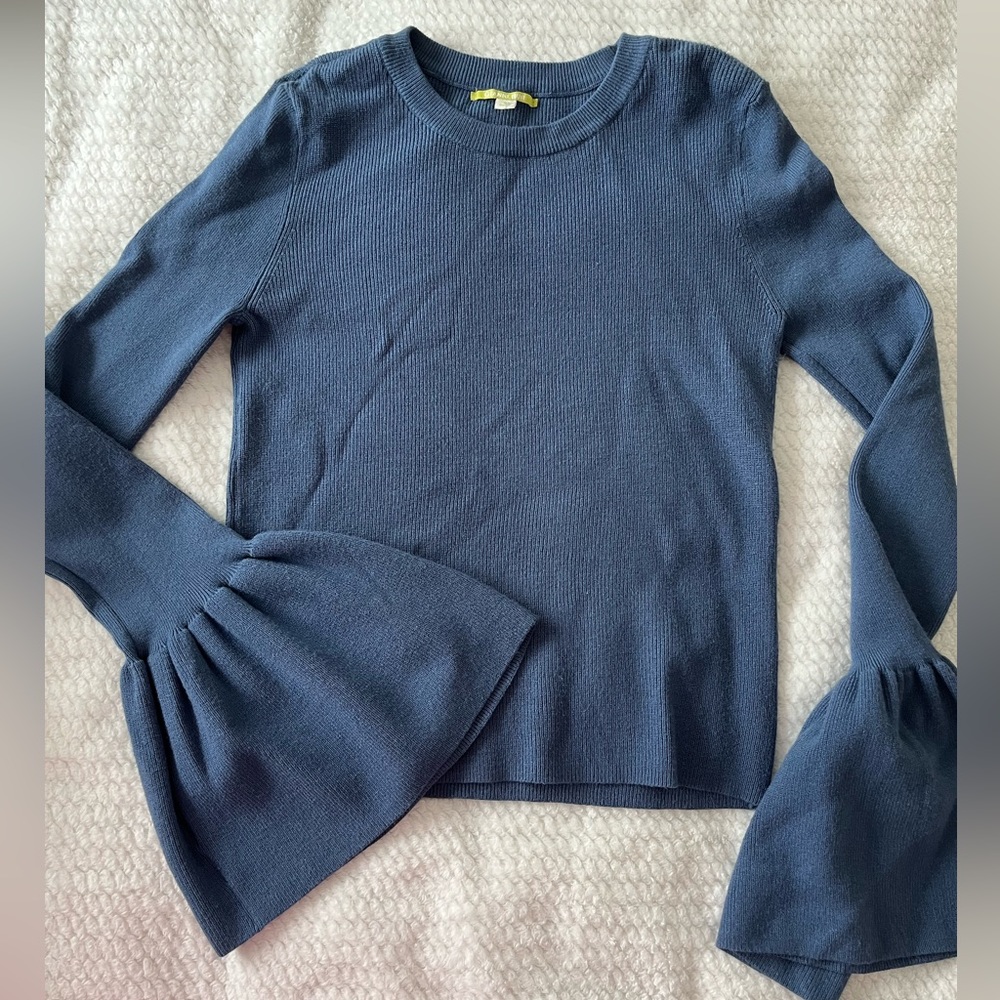 Gianni Bini Sweater with bell sleeves